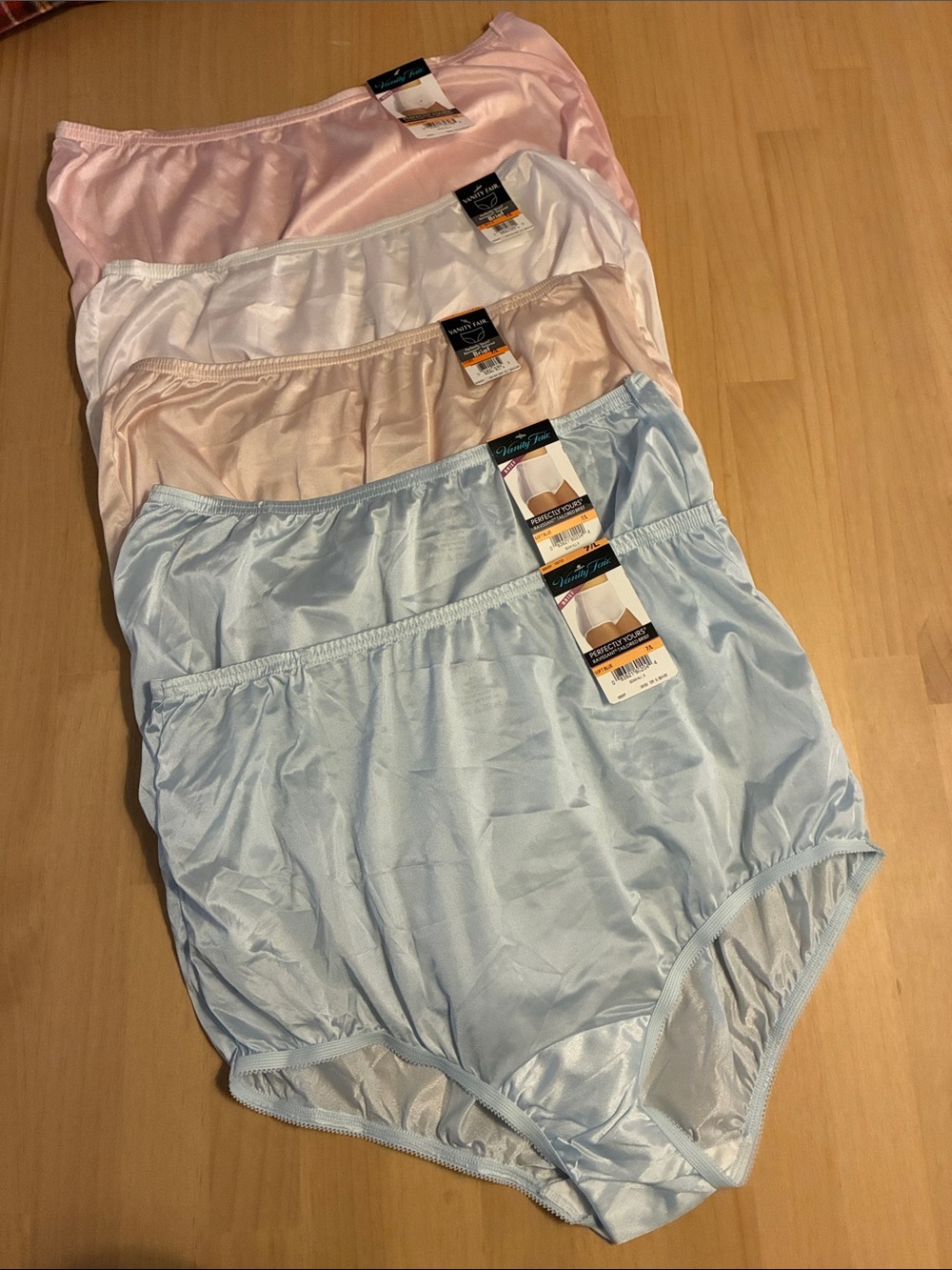 Vanity Fair Lot of 5 Perfectly Yours Ravissant Tailored Brief 15712 NWT!